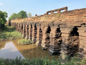 Discover a part of the ancient road that once linked Angkor to the outskirts of the Khmer Empire in the 12th century. Trekking on the ancient road and ancient bridges