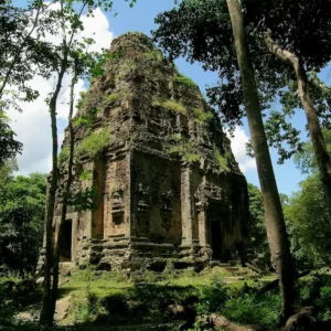 The mainly Sambor Prei Kuk temples were built of bricks on the site of ancient Ishanapura, which was the capital of the Chenla Empire that flourished over much of Southeast Asia in the late 6th and early 7th centuries AD.